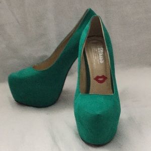 Suede pumps